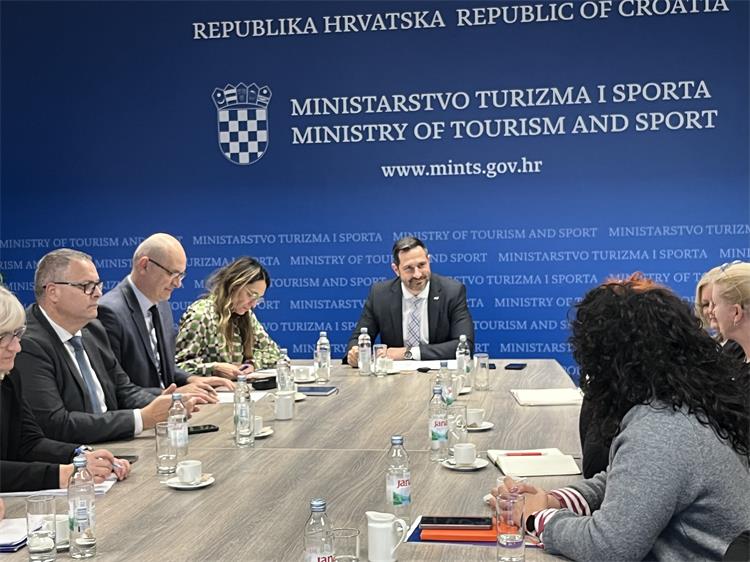 Slika /1_A_fotke_vijesti/Sastanak_obiteljski smještaj 1.jpg